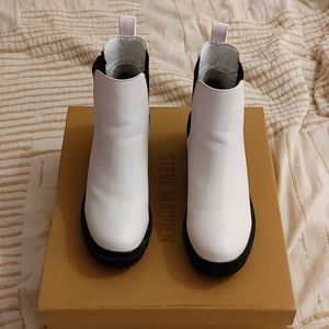 Ladies white Steve Madden boots